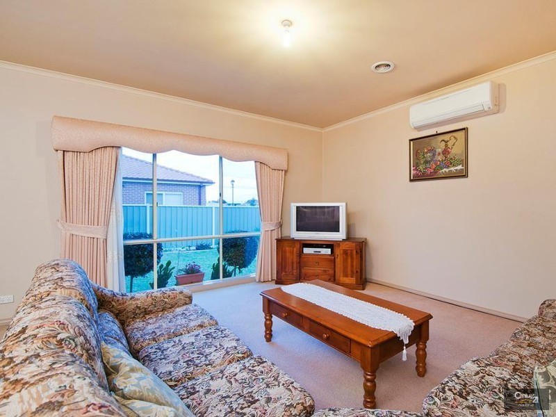 2 Kemerton Close, Point Cook VIC 3030