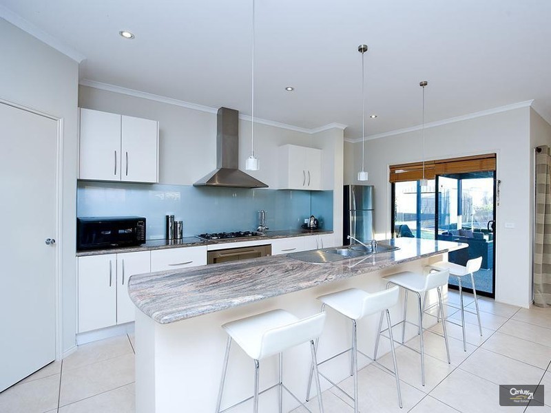 4 Violet Way, Point Cook VIC 3030