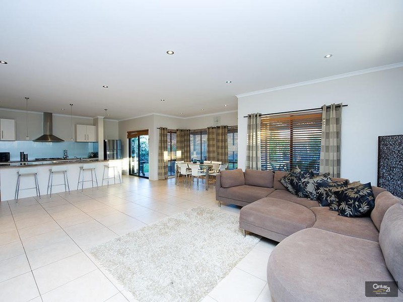 4 Violet Way, Point Cook VIC 3030