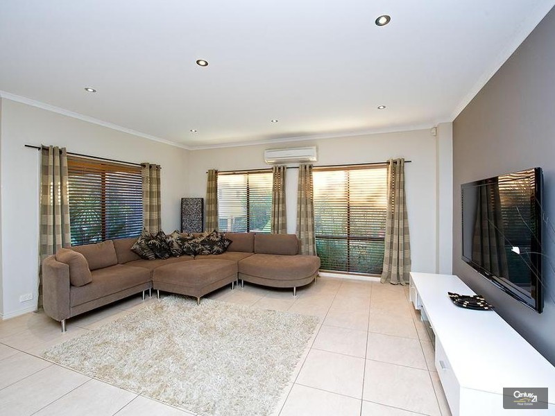 4 Violet Way, Point Cook VIC 3030