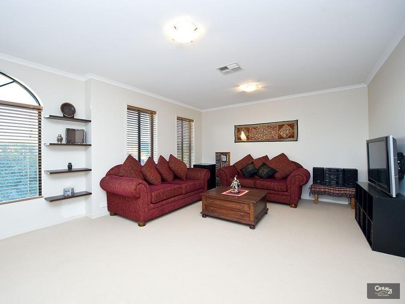 4 Violet Way, Point Cook VIC 3030