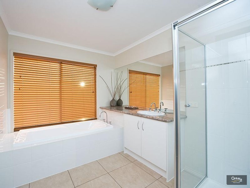 4 Violet Way, Point Cook VIC 3030