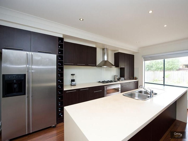53 Middle Park Drive, Sanctuary Lakes VIC 3030