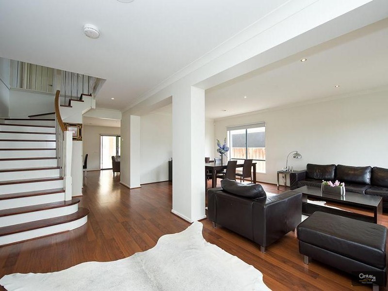 53 Middle Park Drive, Sanctuary Lakes VIC 3030