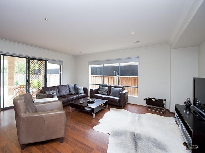 53 Middle Park Drive, Sanctuary Lakes VIC 3030