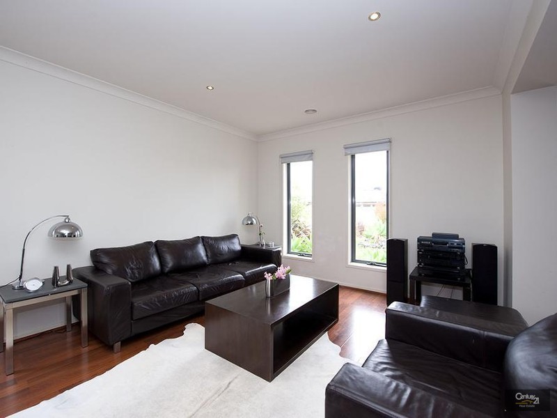 53 Middle Park Drive, Sanctuary Lakes VIC 3030