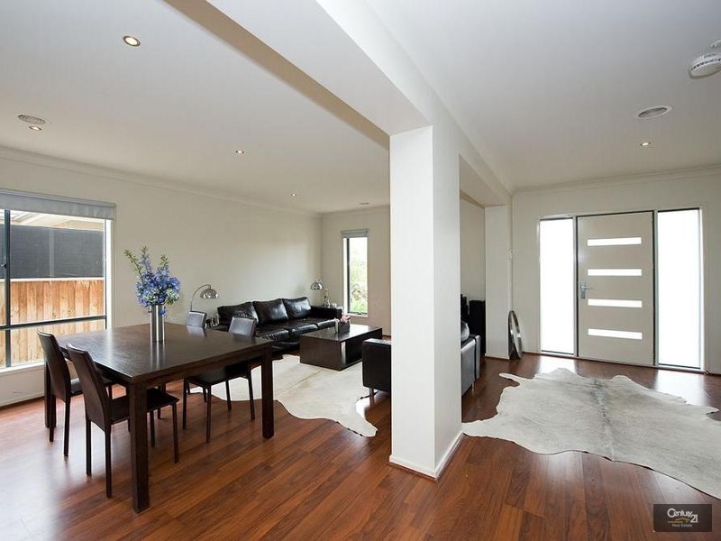 53 Middle Park Drive, Sanctuary Lakes VIC 3030