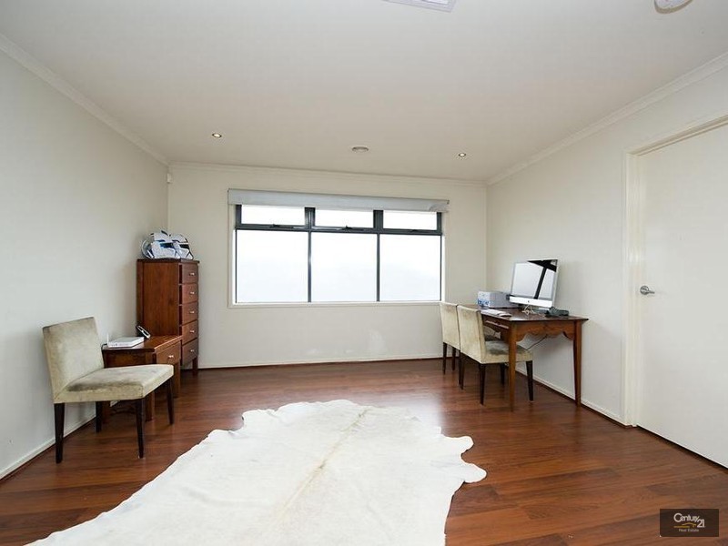 53 Middle Park Drive, Sanctuary Lakes VIC 3030
