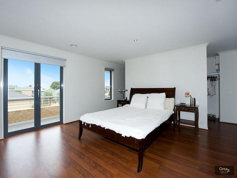 53 Middle Park Drive, Sanctuary Lakes VIC 3030