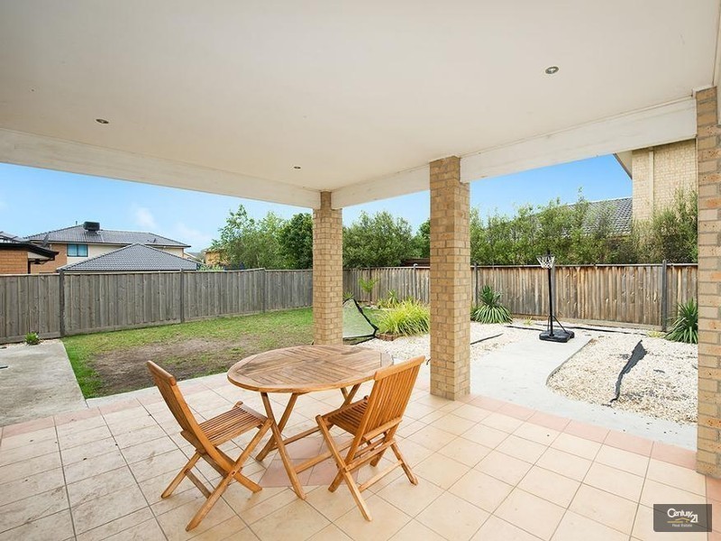 53 Middle Park Drive, Sanctuary Lakes VIC 3030