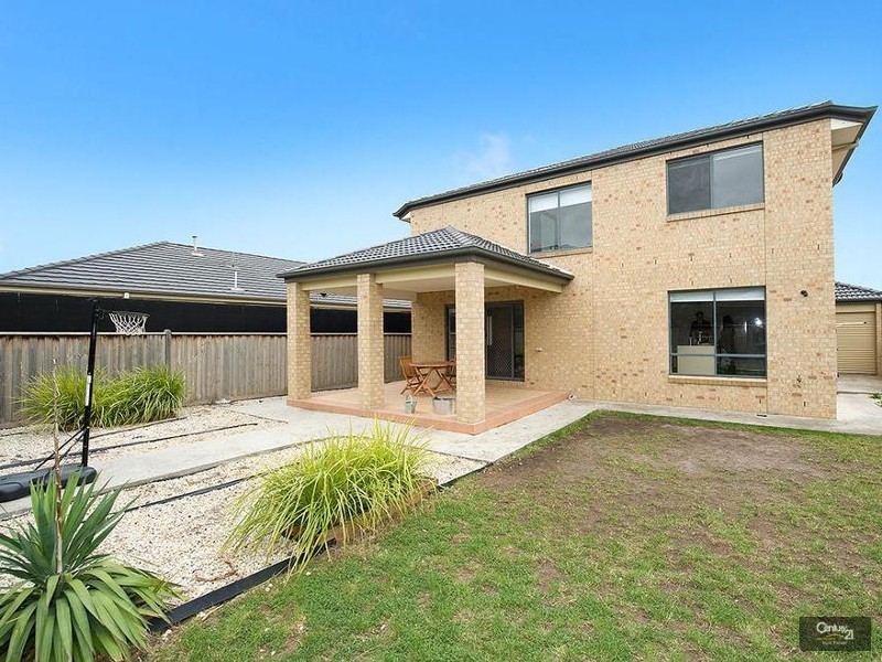 53 Middle Park Drive, Sanctuary Lakes VIC 3030