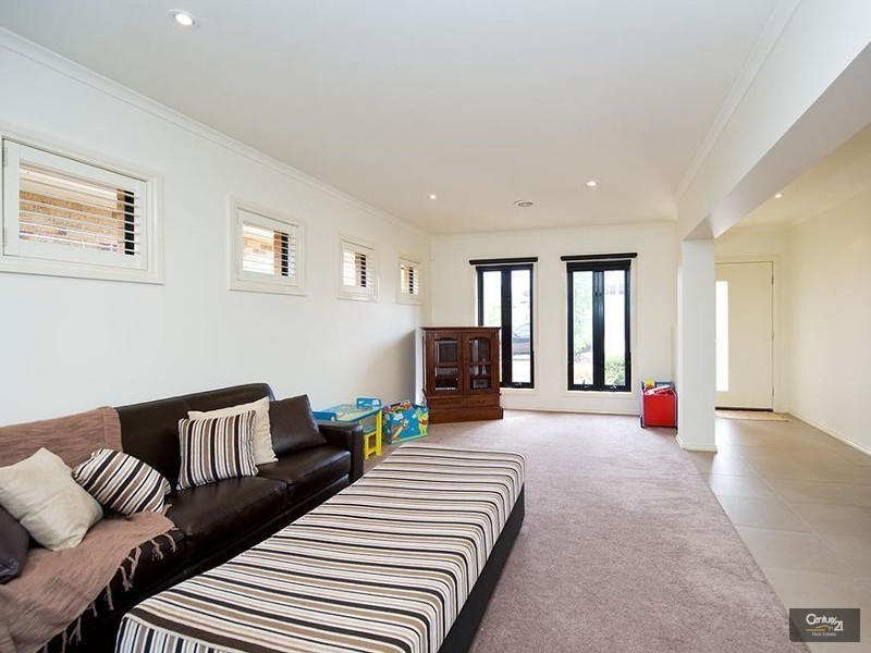 107 Middle Park Drive, Sanctuary Lakes VIC 3030