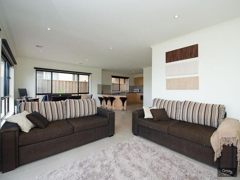 107 Middle Park Drive, Sanctuary Lakes VIC 3030
