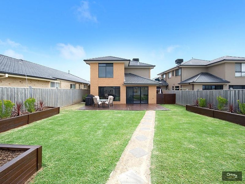 107 Middle Park Drive, Sanctuary Lakes VIC 3030