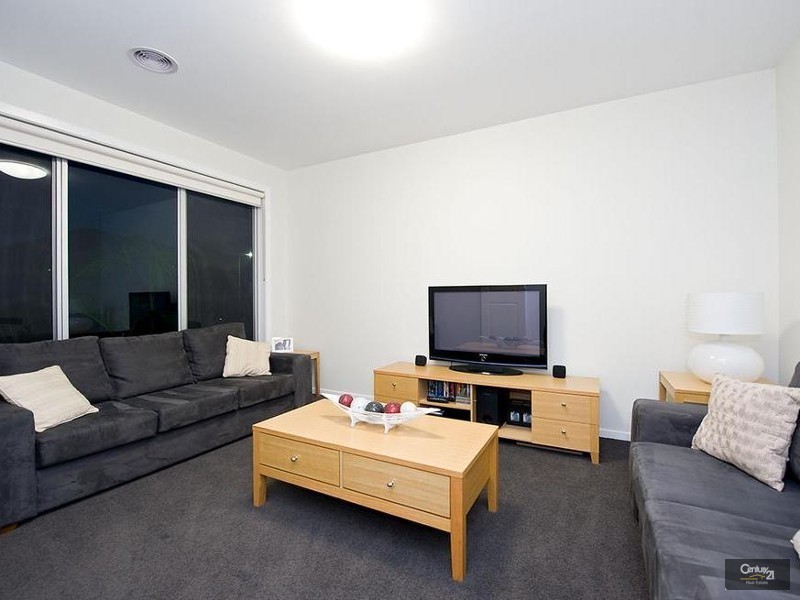 73 Middle Park Drive, Sanctuary Lakes VIC 3030