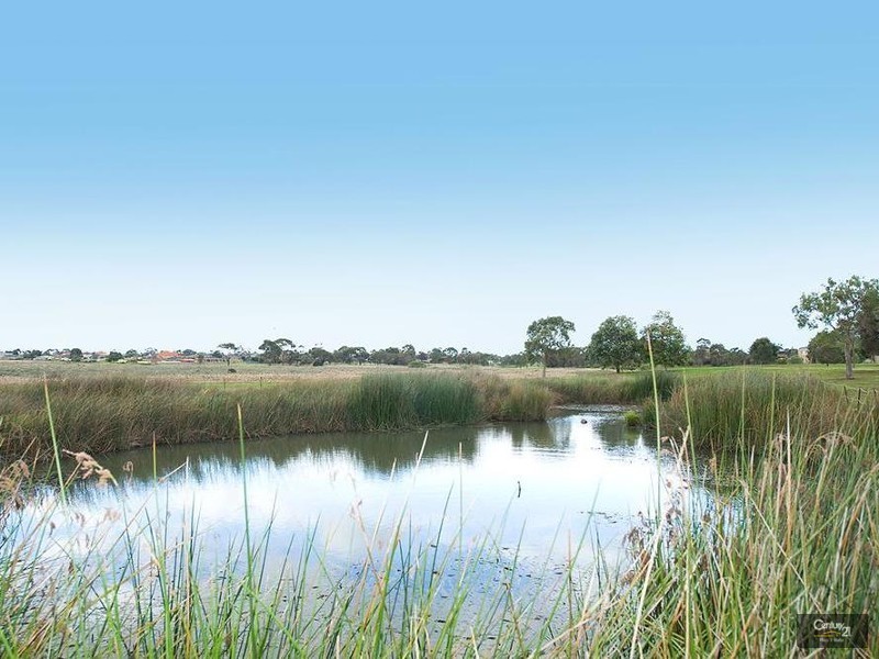 16 Grassland Drive, Point Cook VIC 3030