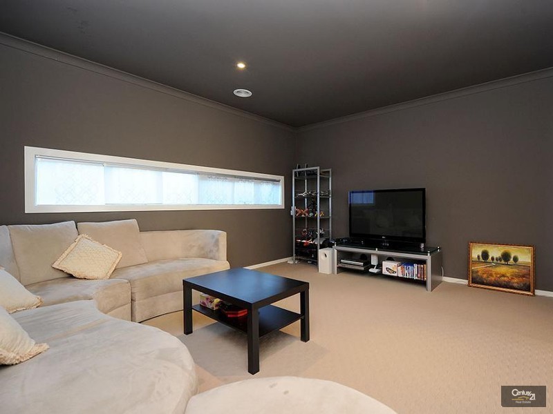 6 Waiben Crescent, Point Cook VIC 3030