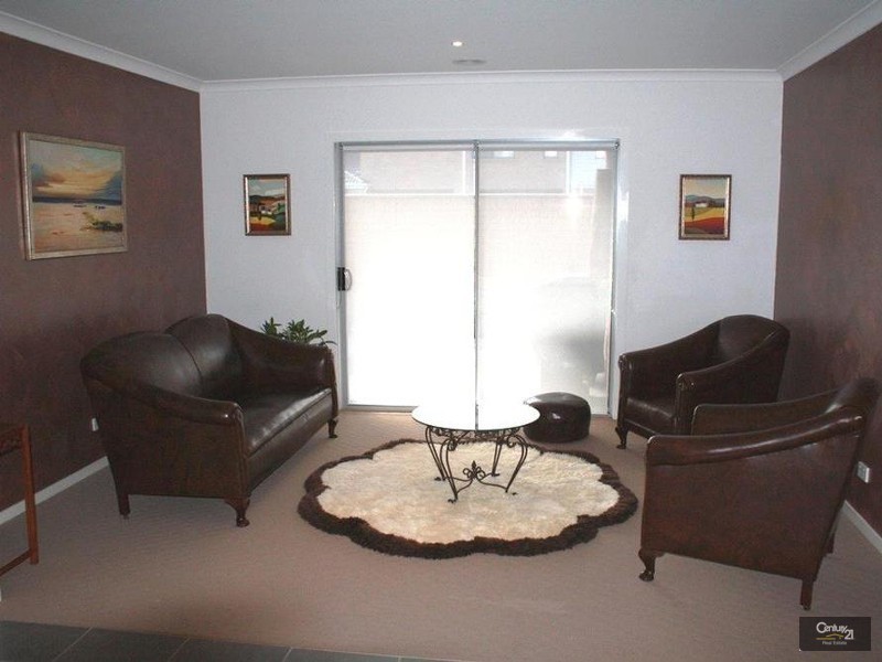 6 Waiben Crescent, Point Cook VIC 3030