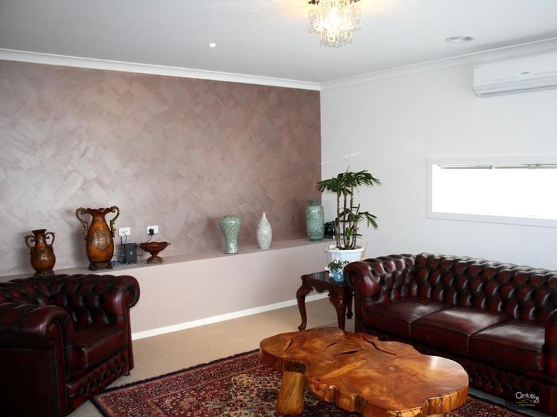 6 Waiben Crescent, Point Cook VIC 3030