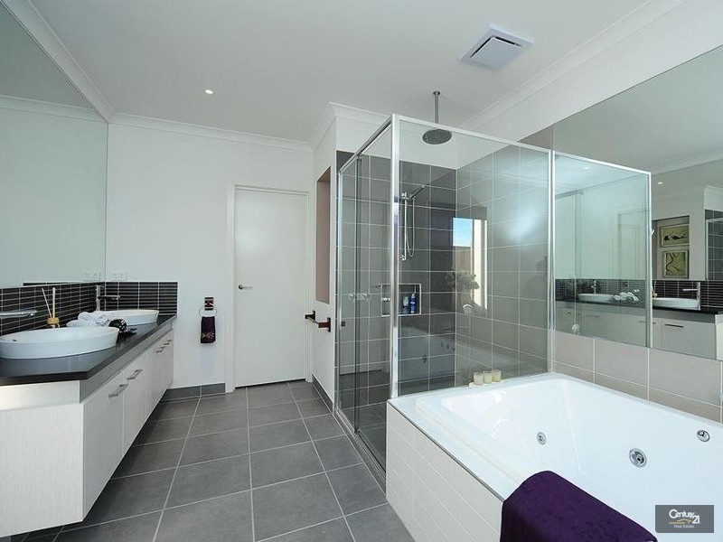 6 Waiben Crescent, Point Cook VIC 3030