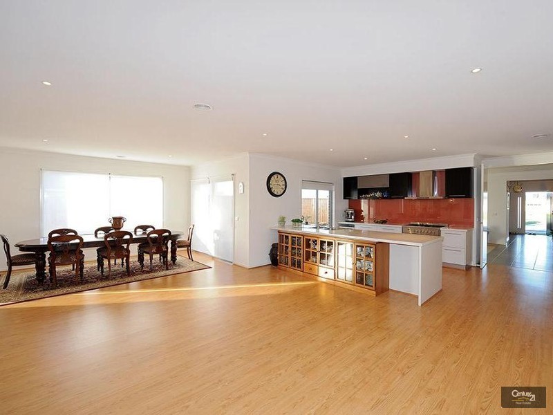 6 Waiben Crescent, Point Cook VIC 3030