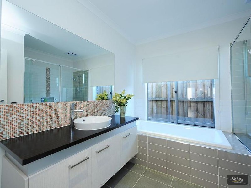 6 Waiben Crescent, Point Cook VIC 3030