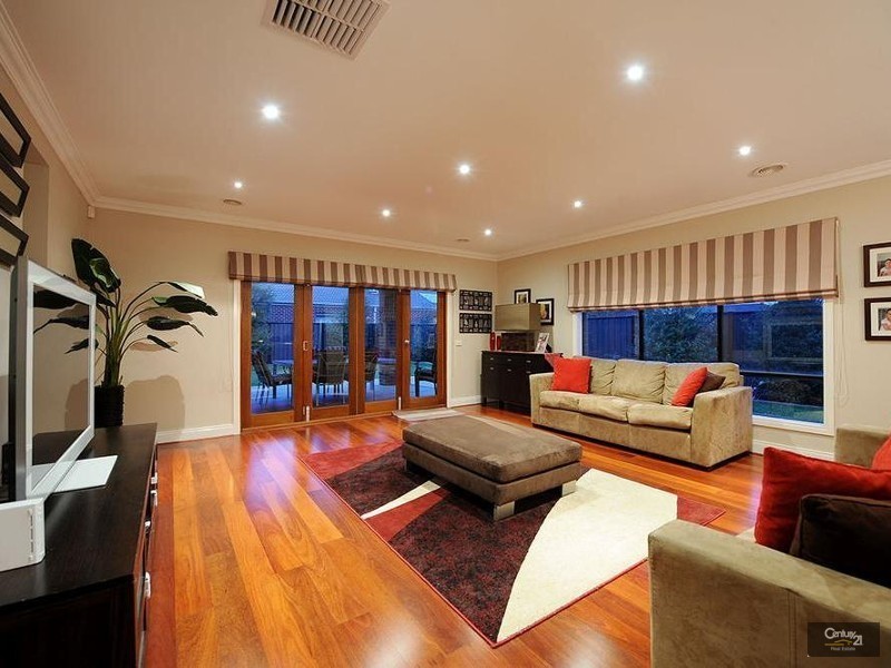 25 Hasluck Gardens, Point Cook VIC 3030