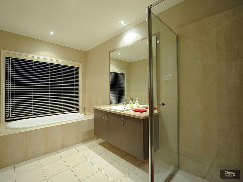 25 Hasluck Gardens, Point Cook VIC 3030