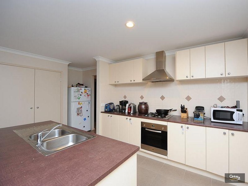 17 Coombes Court, Point Cook VIC 3030