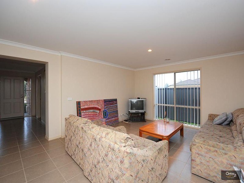 17 Coombes Court, Point Cook VIC 3030