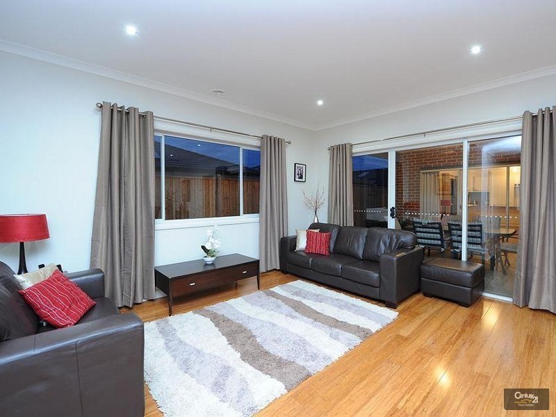 10 Arbour Ave, Point Cook VIC 3030