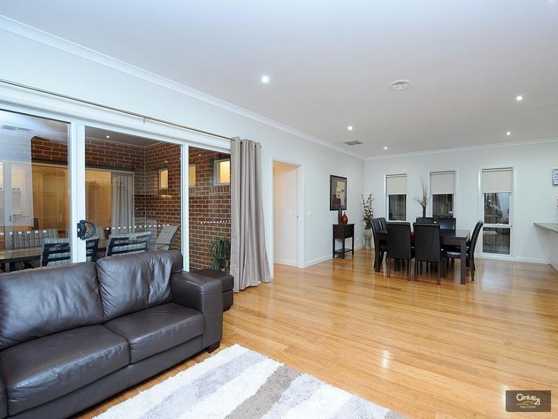 10 Arbour Ave, Point Cook VIC 3030