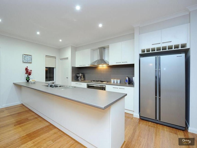 10 Arbour Ave, Point Cook VIC 3030