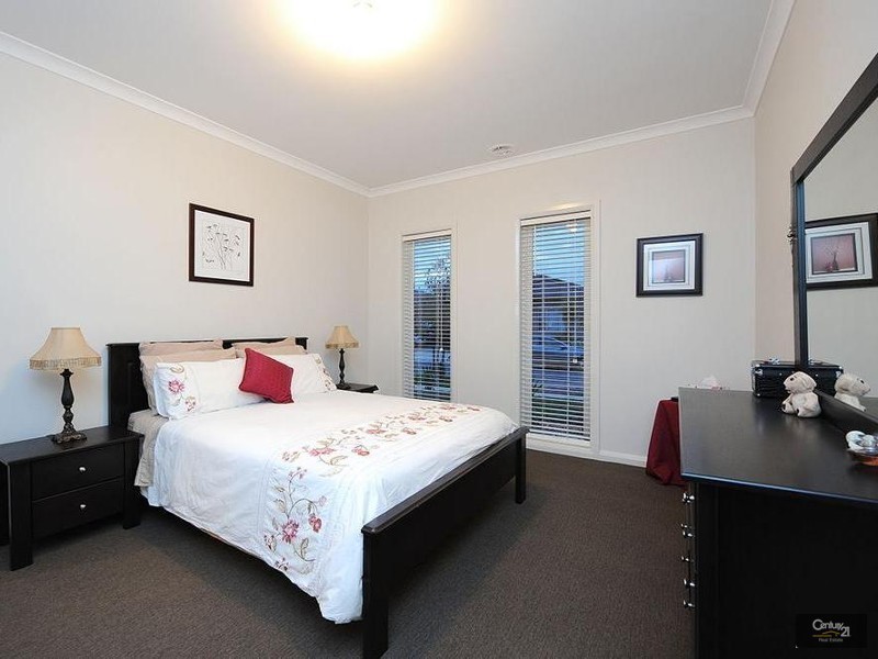 10 Arbour Ave, Point Cook VIC 3030