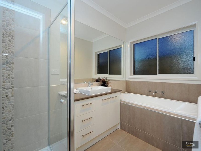 10 Arbour Ave, Point Cook VIC 3030