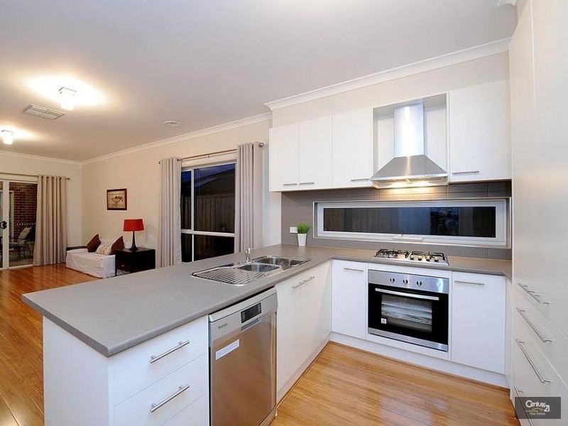 10 Arbour Ave, Point Cook VIC 3030