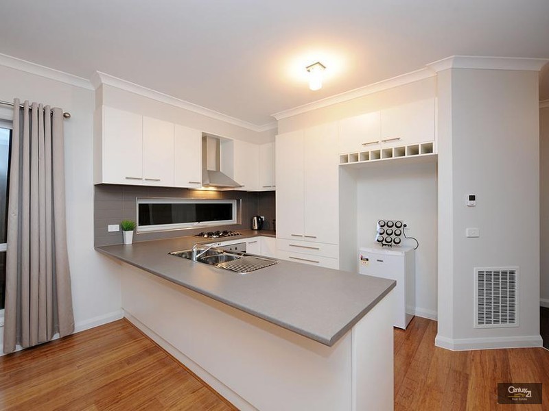 10 Arbour Ave, Point Cook VIC 3030