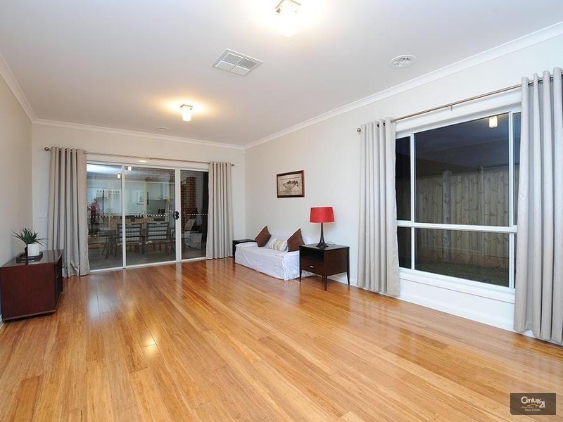 10 Arbour Ave, Point Cook VIC 3030