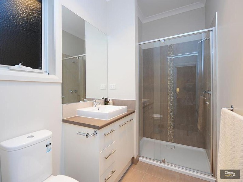 10 Arbour Ave, Point Cook VIC 3030