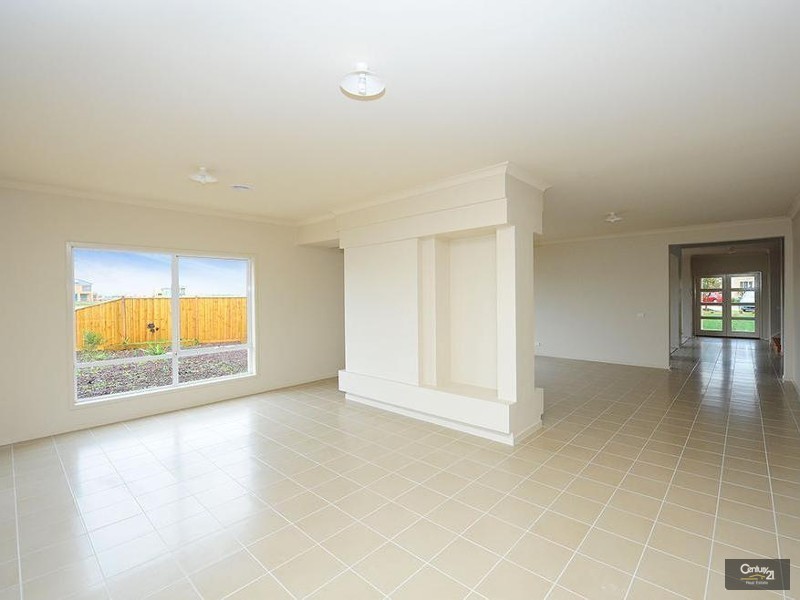 13 Seaview Point, Sanctuary Lakes VIC 3030