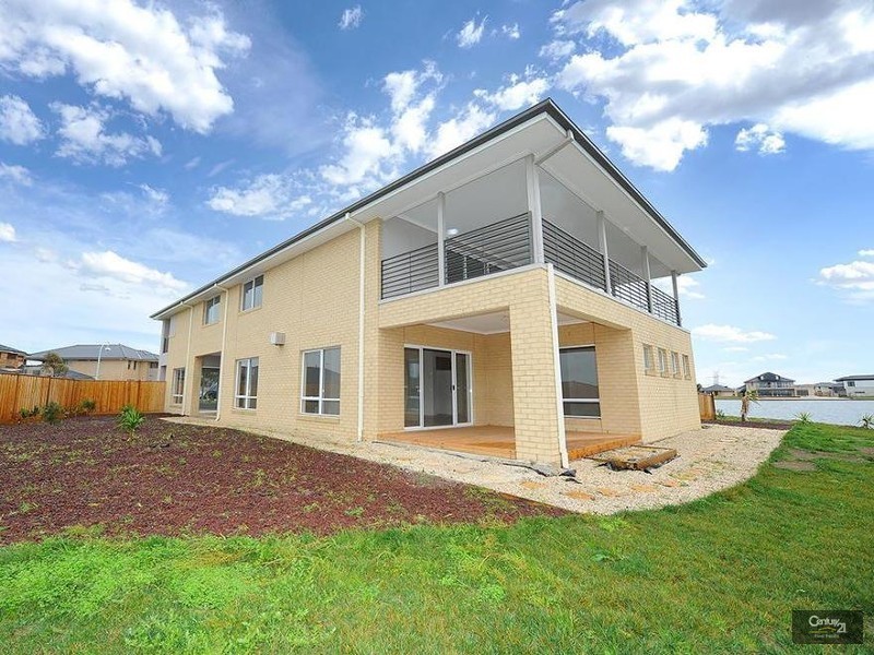 13 Seaview Point, Sanctuary Lakes VIC 3030