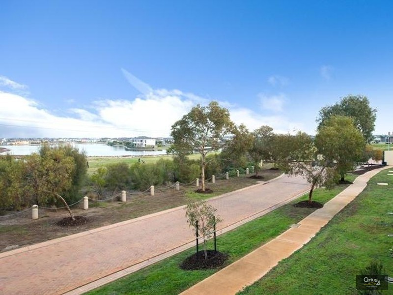 34/9 Greg Norman Drive, Sanctuary Lakes VIC 3030