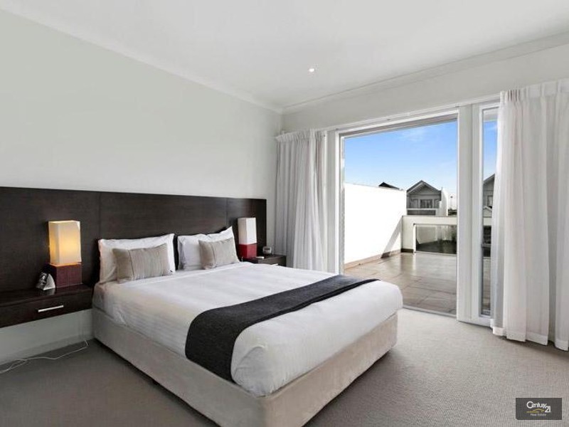 34/9 Greg Norman Drive, Sanctuary Lakes VIC 3030