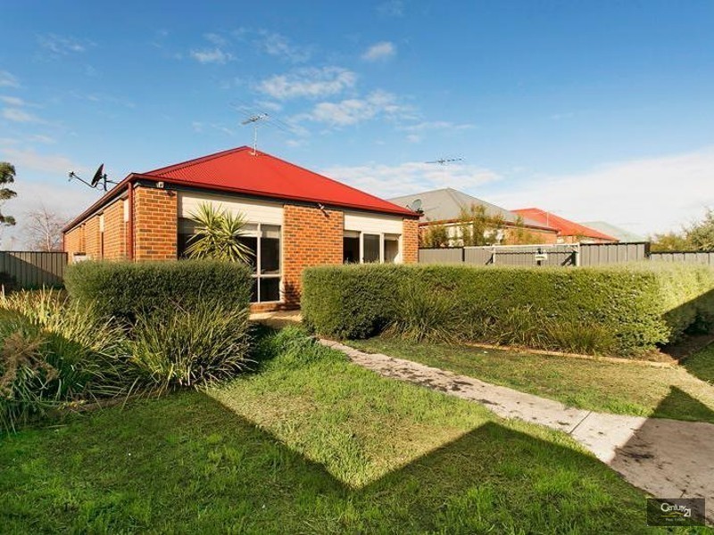 10 Henry Lawson Walk, Point Cook VIC 3030