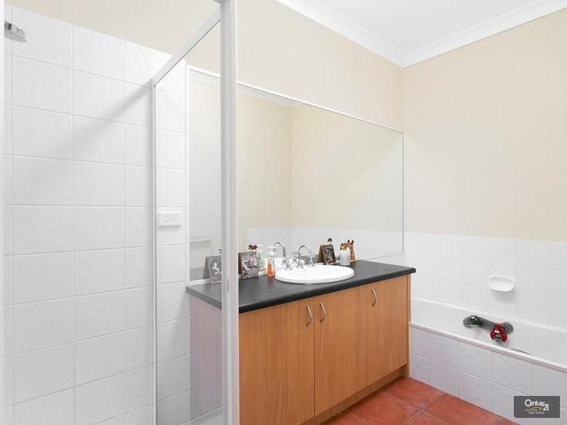 10 Henry Lawson Walk, Point Cook VIC 3030