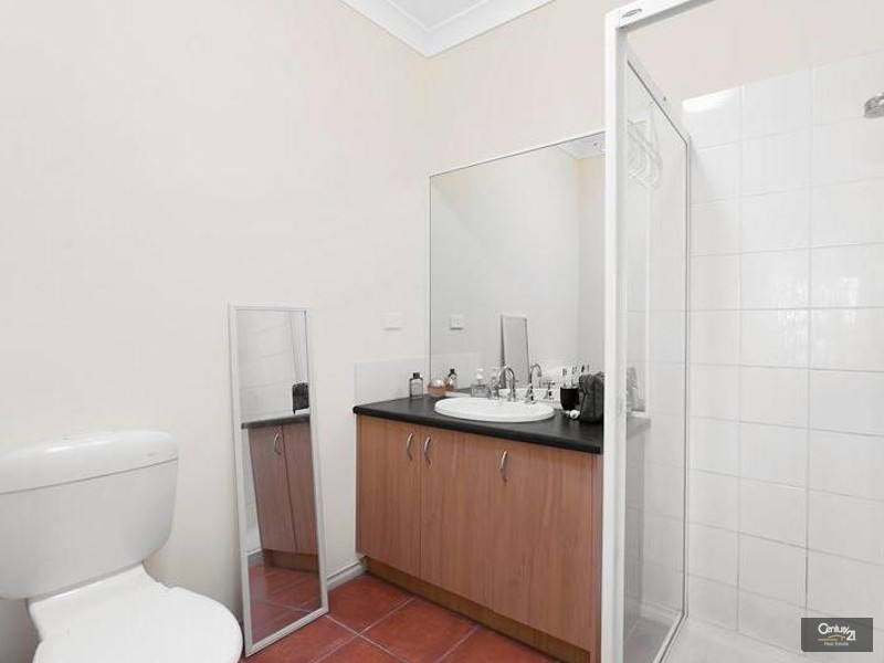 10 Henry Lawson Walk, Point Cook VIC 3030