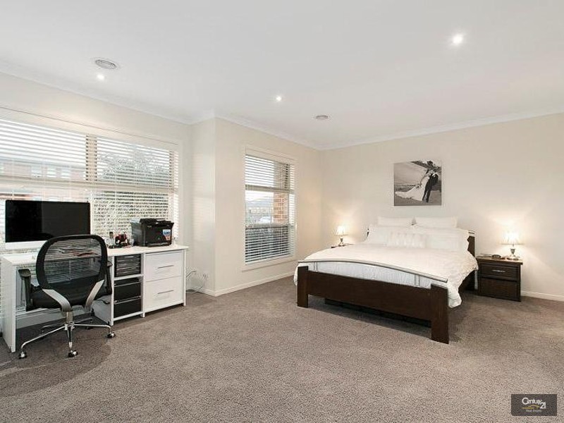 15 Metcalf Way, Point Cook VIC 3030