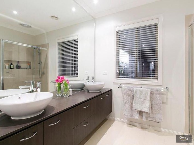 15 Metcalf Way, Point Cook VIC 3030