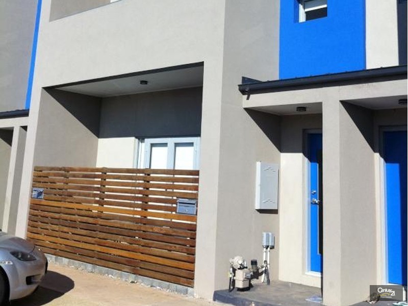 2/17 Tom Roberts Parade, Point Cook VIC 3030