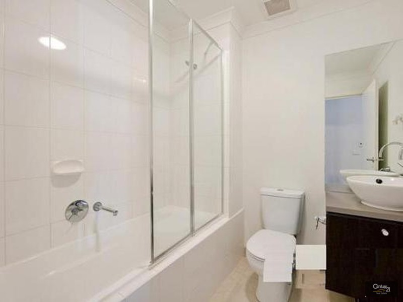 2/17 Tom Roberts Parade, Point Cook VIC 3030